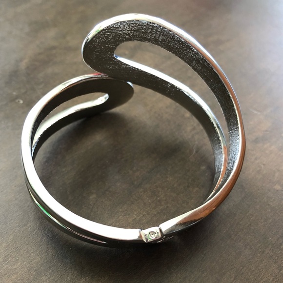 Hinged Silver Bracelet - Picture 3 of 3